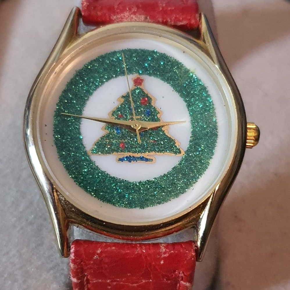 🦋10/$20🦋 Goldtone/Red Christmas Tree Women's Watch